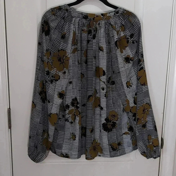 SHARAGANO Tunic Top Floral Smocked Accent Buttons - Picture 6 of 8